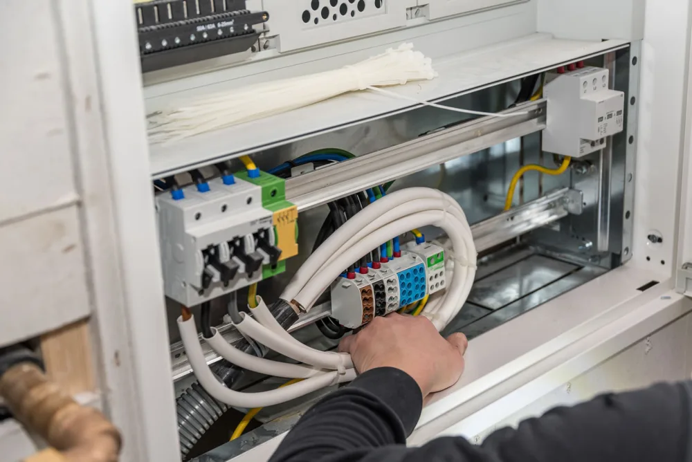 Verkabelung und Anschlüsse bei einer Elektroinstallation